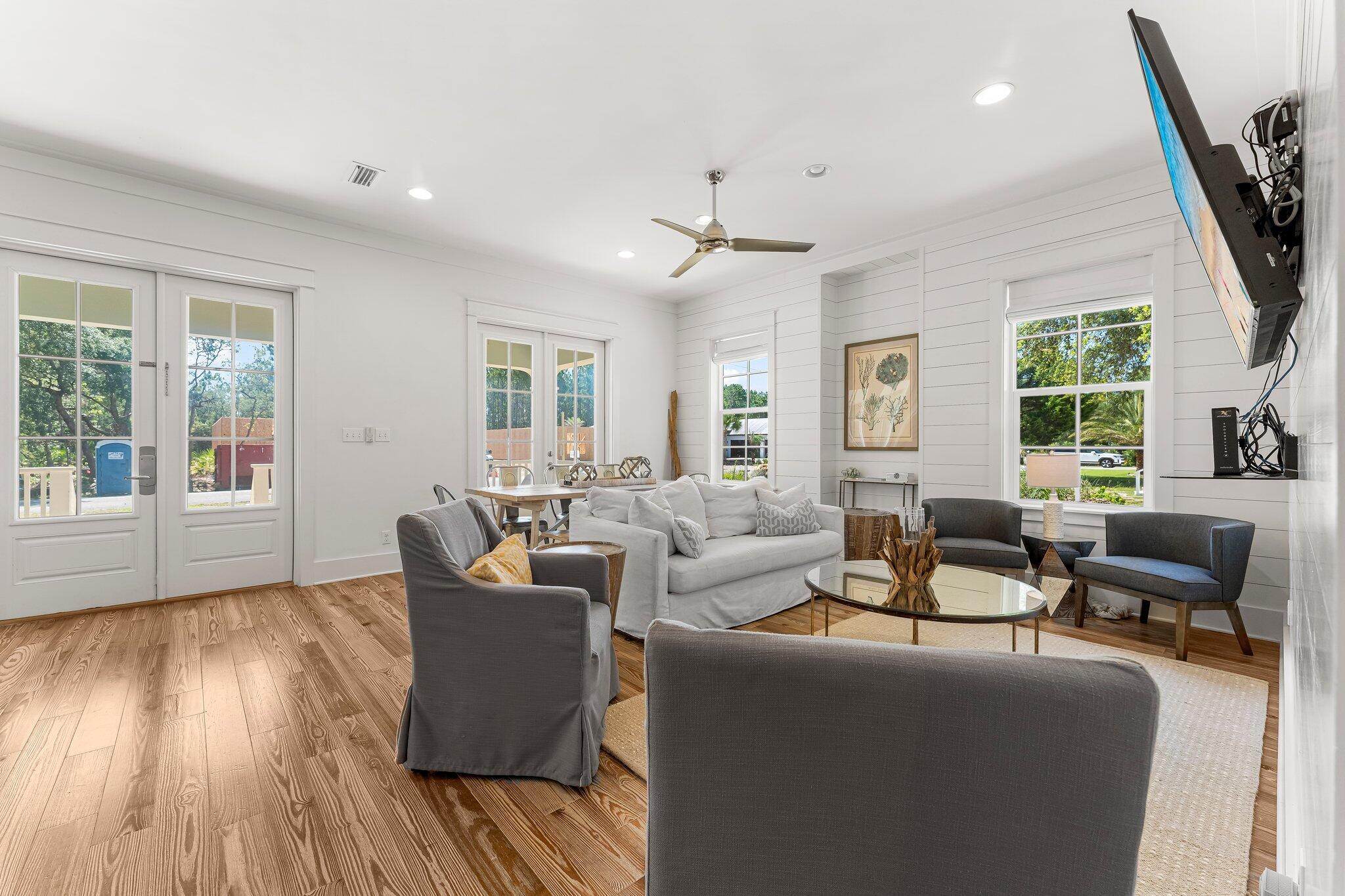 Image 3: 12-web-or-mls-515 Seacrest Dr-24