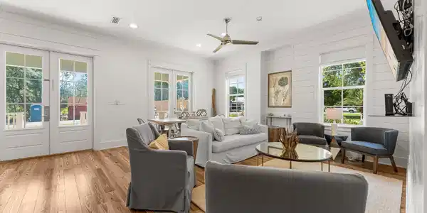 Image 3: 12-web-or-mls-515 Seacrest Dr-24