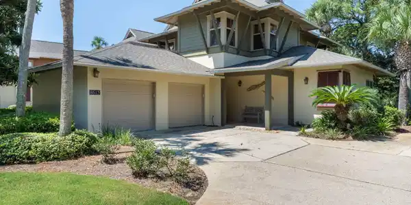 8615 Magnolia Bay Lane