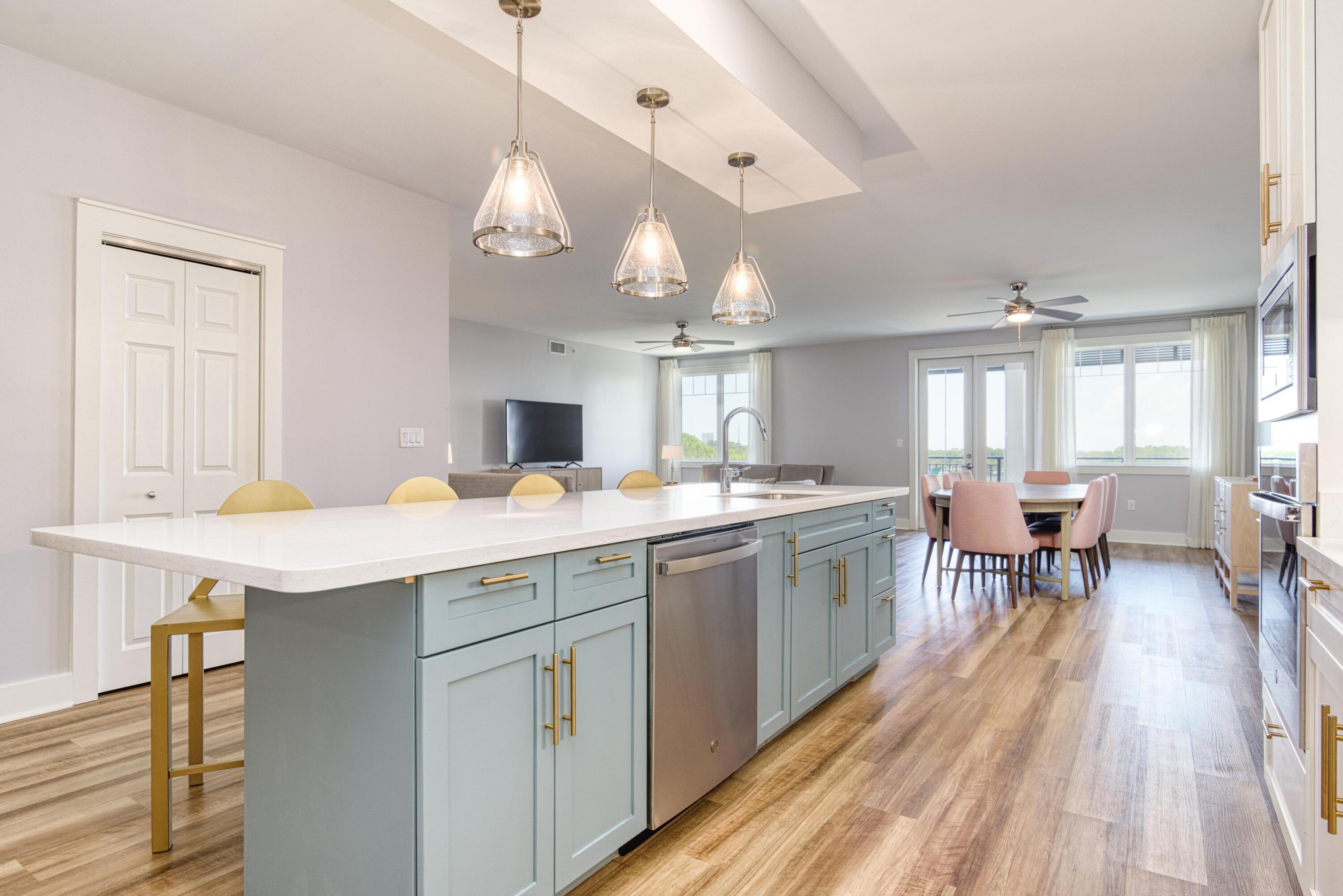Image 4: 3 - Kitchen