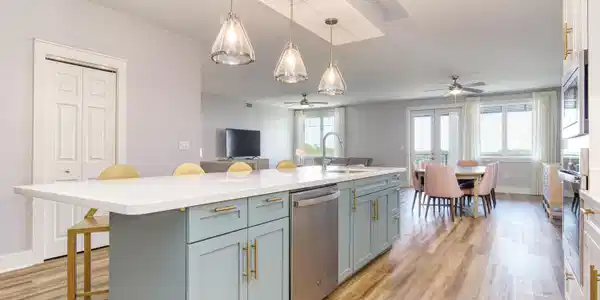 Image 4: 3 - Kitchen