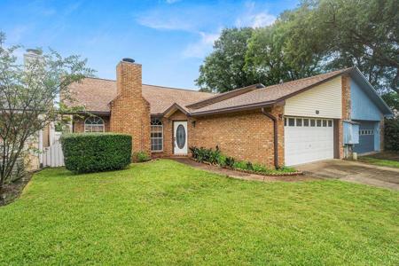 851 Holbrook Circle