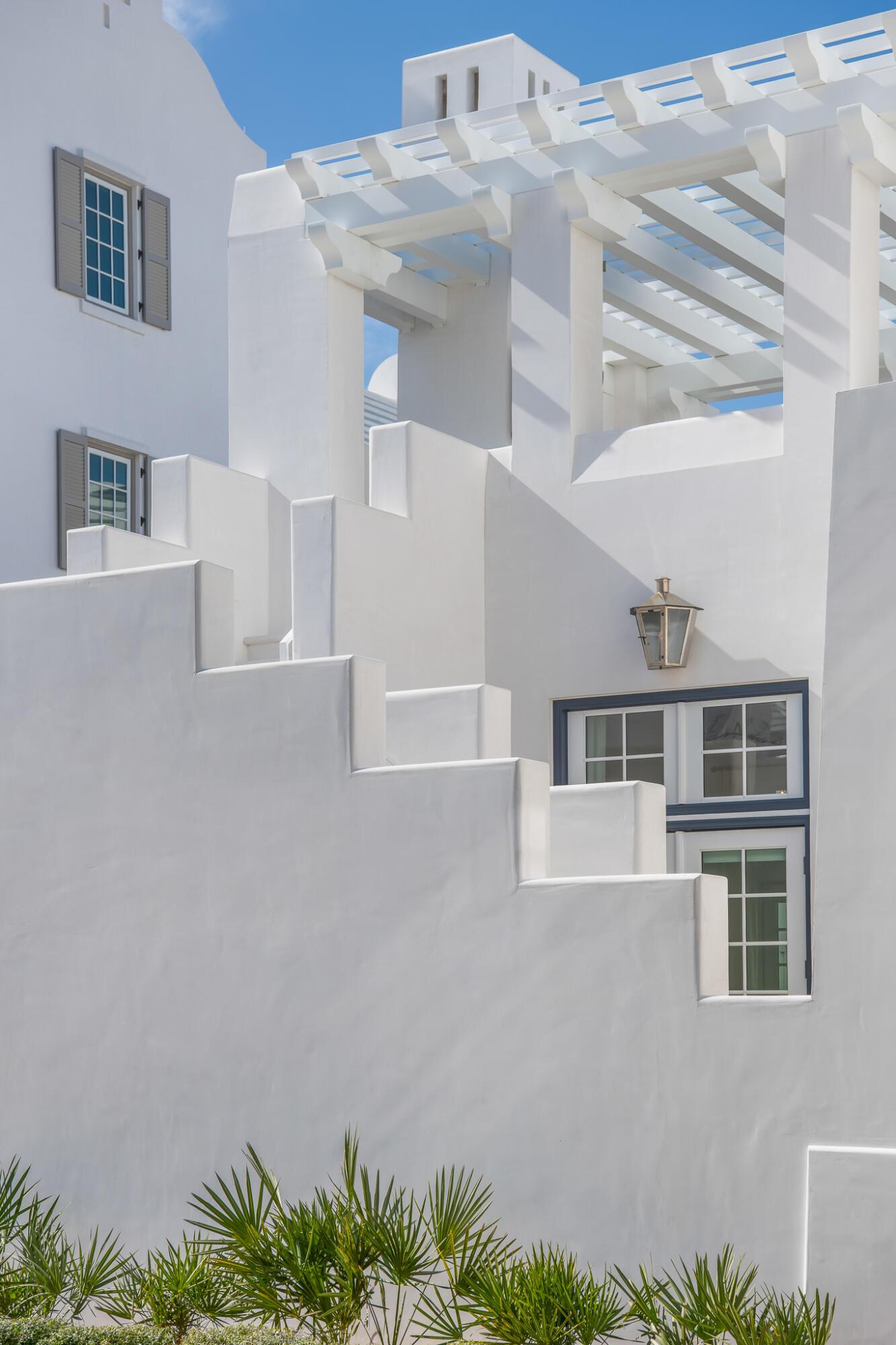 Image 4: 40SmugglersExterior-8