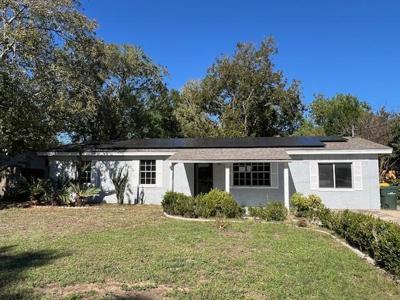 410 NW Oakland Circle