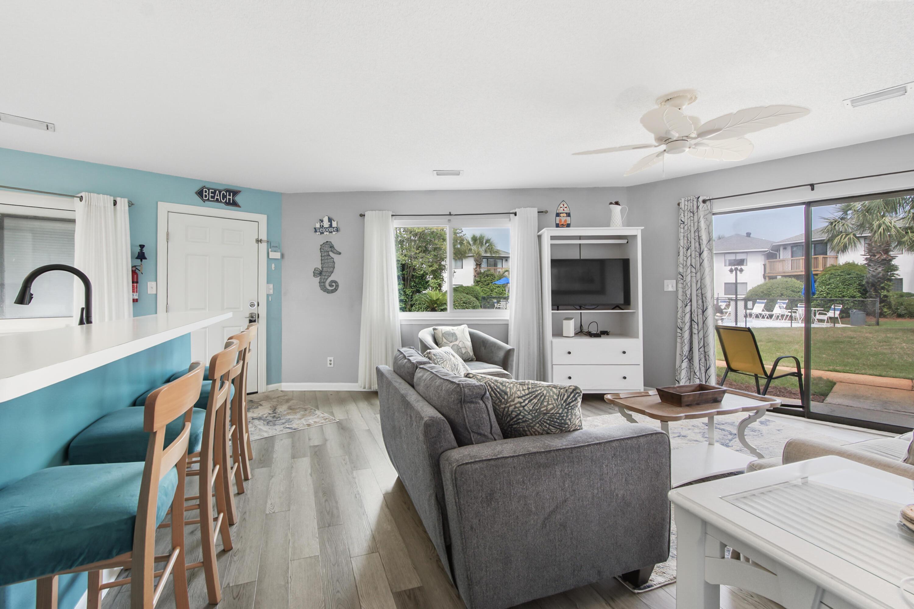 Image 3: Living Room