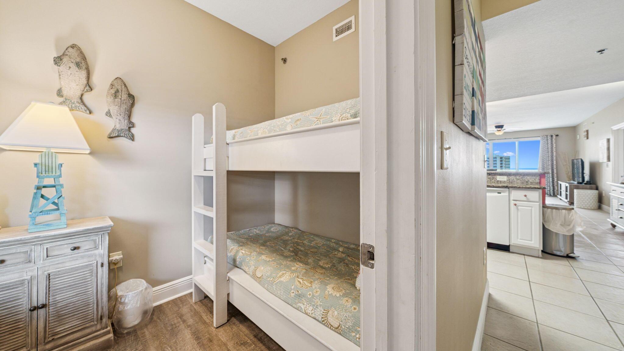 Image 2: 21-web-or-mls-DSC07511