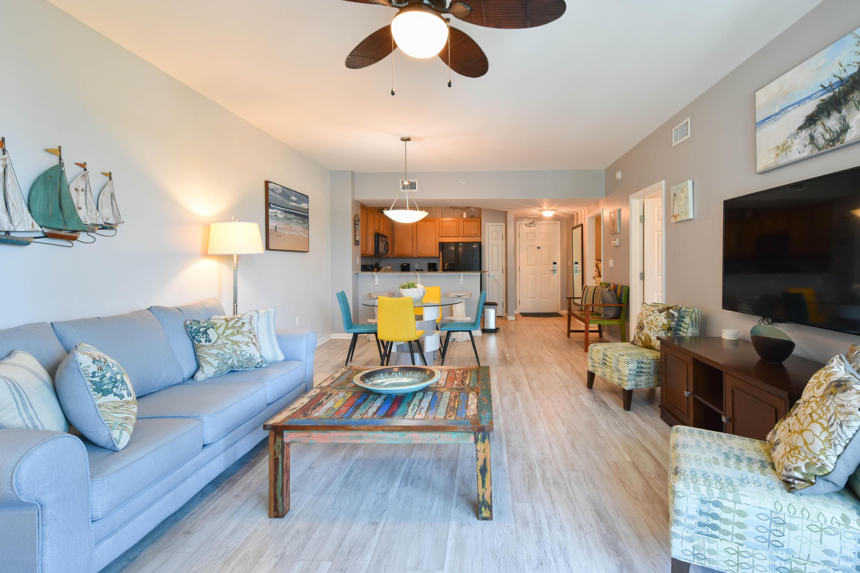 Image 3: 3 Palms 1309- Living Area
