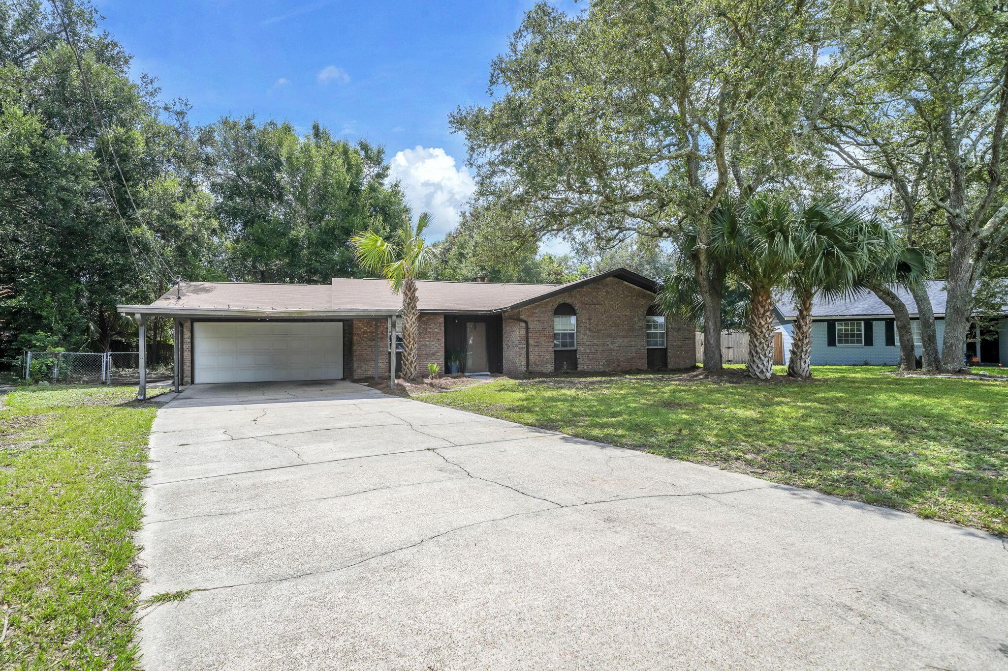 Image 2: 122 Newcastle Dr_ Front View