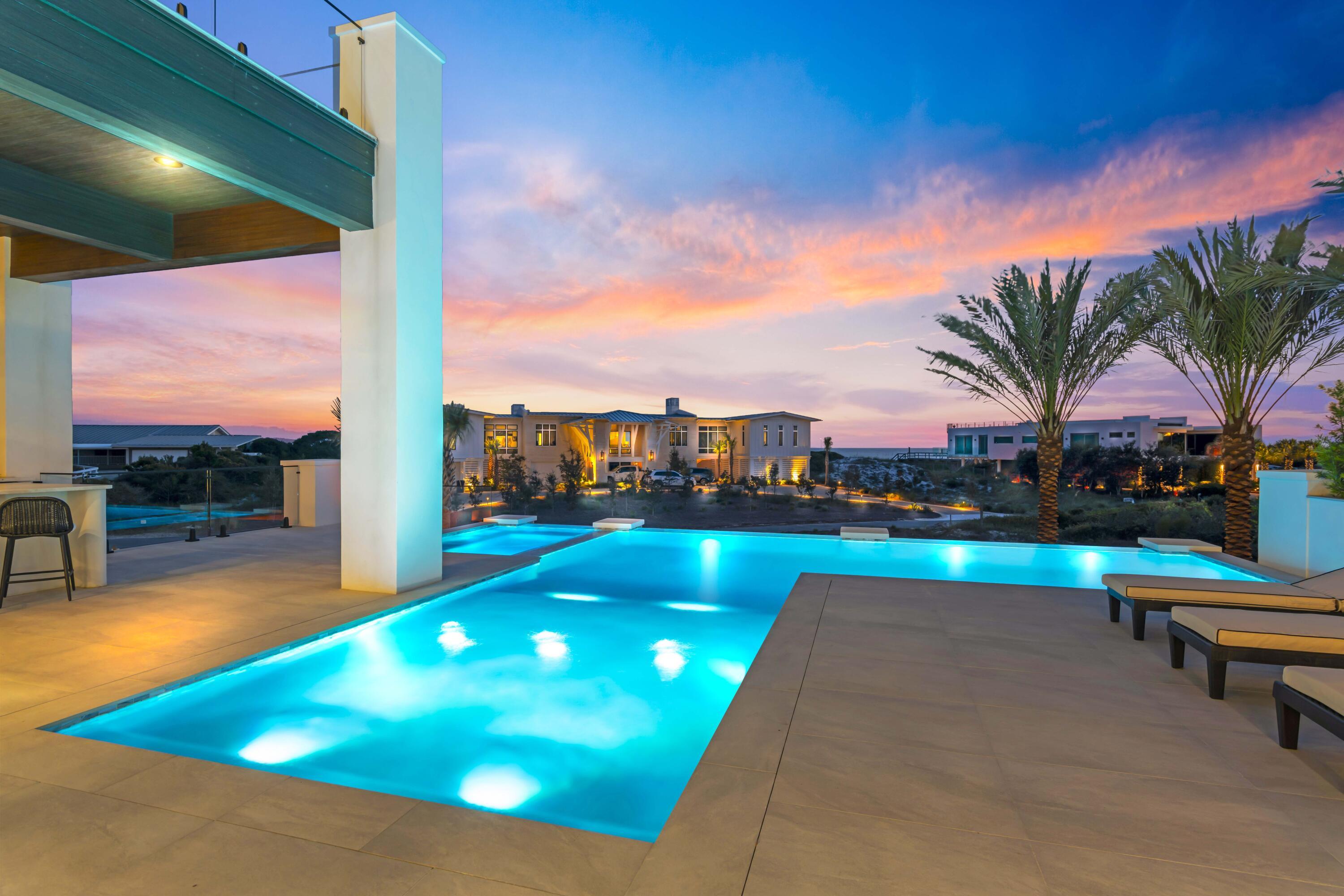 Image 4: Pool at Dusk