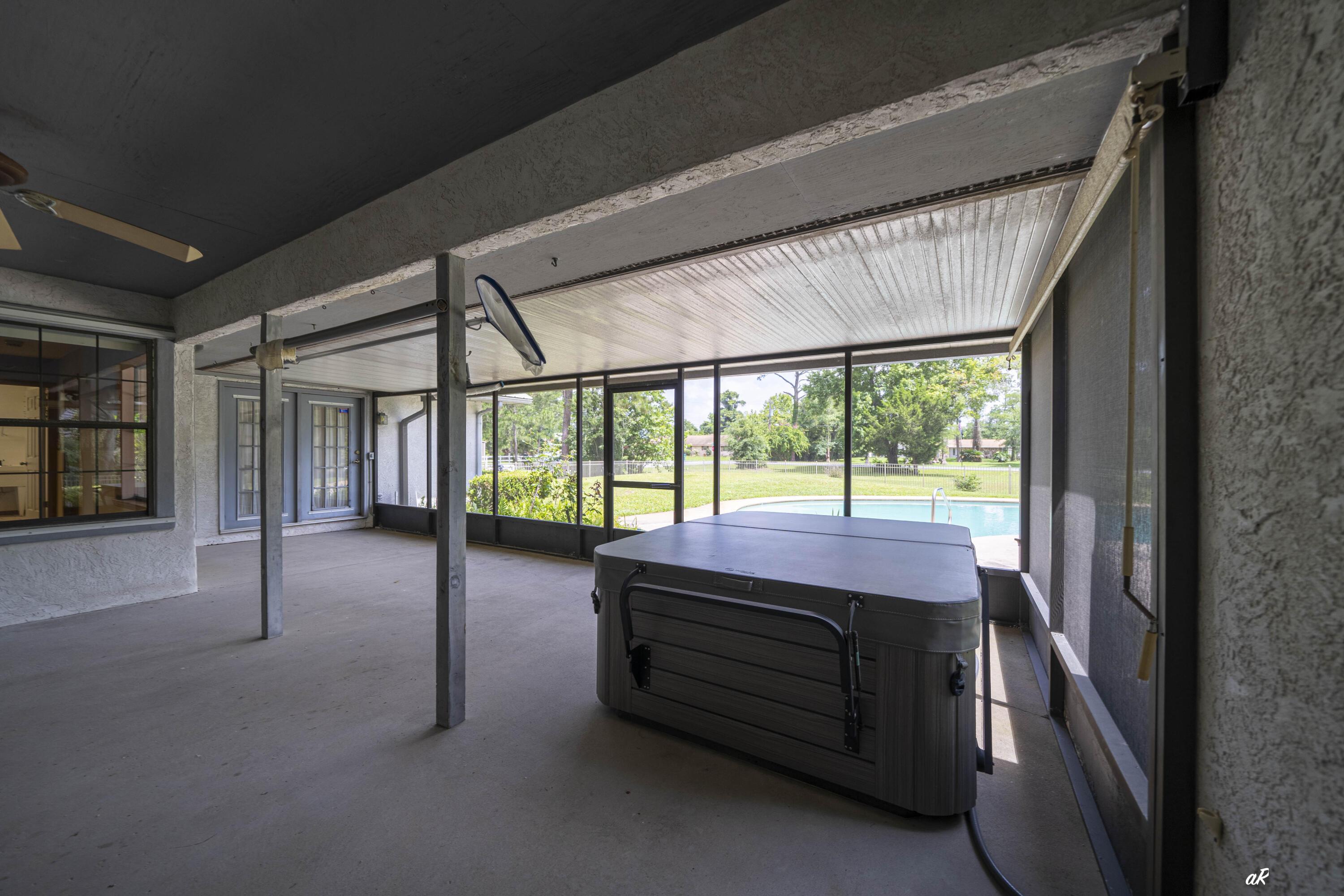 Image 4: Screened Patio-2