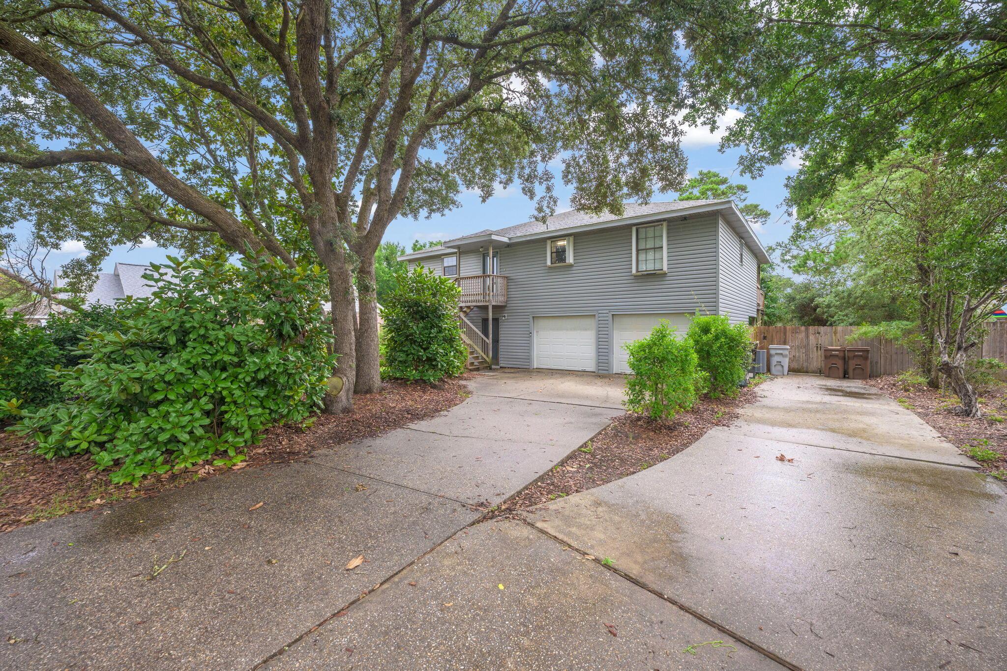 Image 2: 6913 Sea Shark Cir-Navarre-2