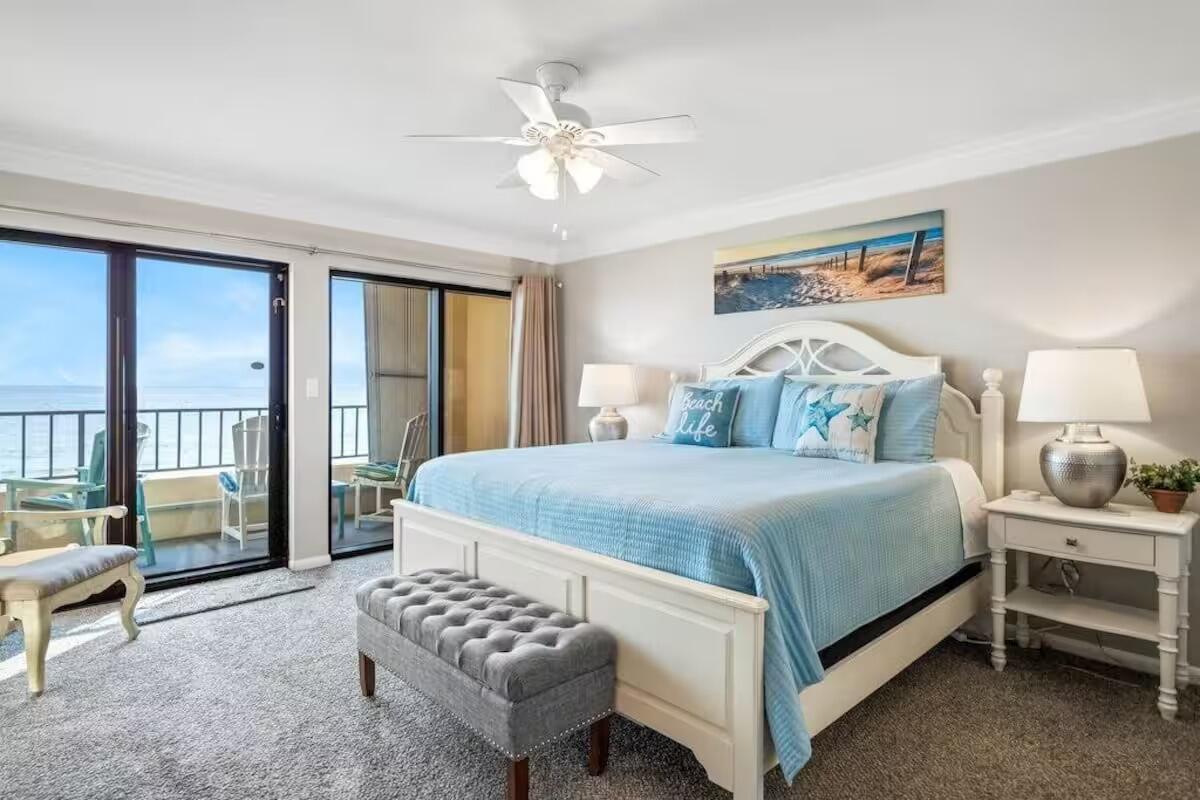 Image 3: Breakfast in bed with Gulf views!