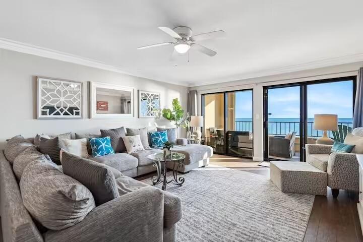 Image 4: Living room 2