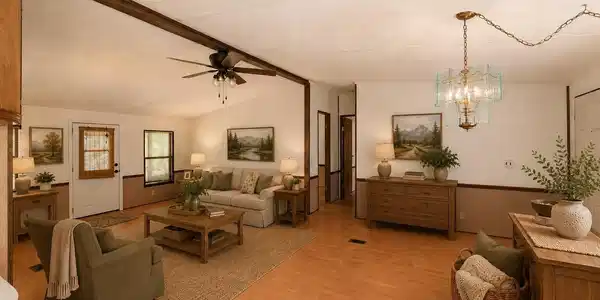 Image 4: living room
