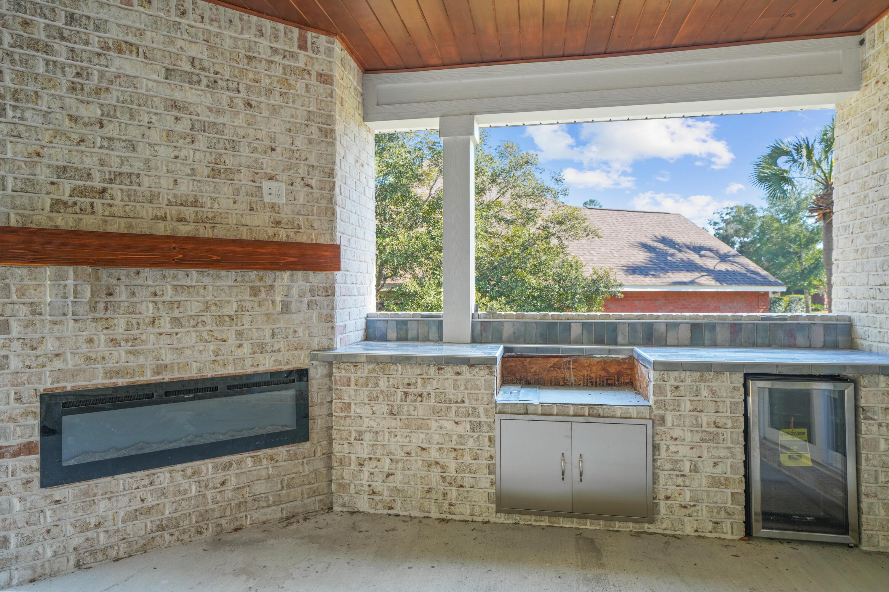 Image 2: Outdoor Kitchen