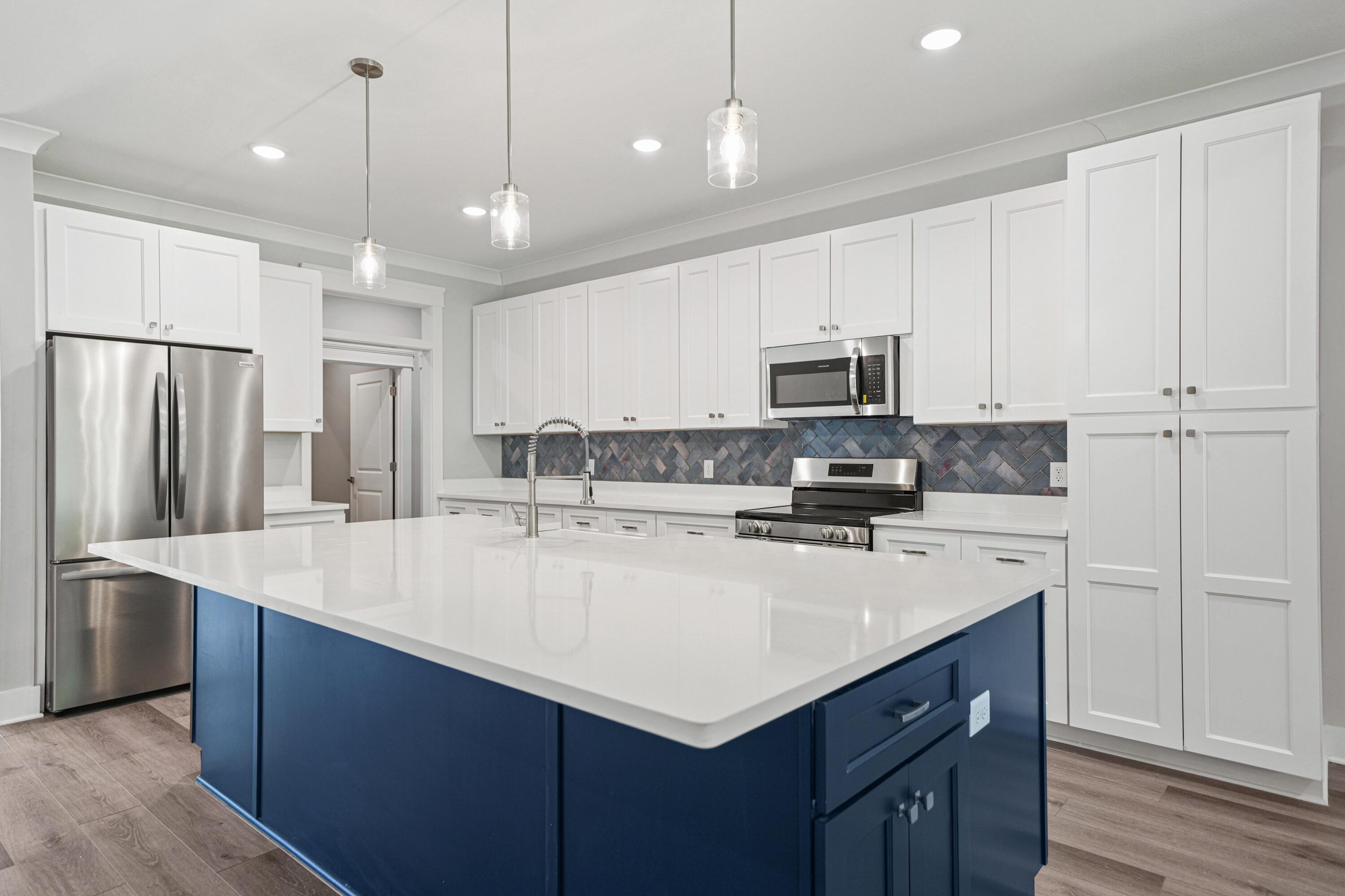 Image 3: Kitchen