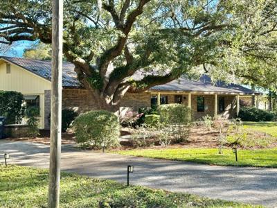 444 Pitts Bayshore Drive