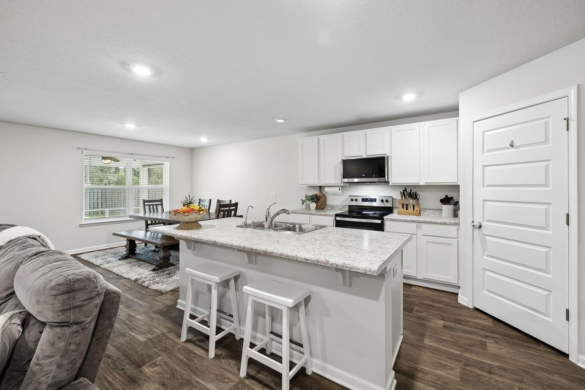 Image 3: Kitchen