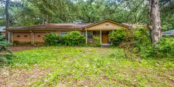 8 Walnut Avenue