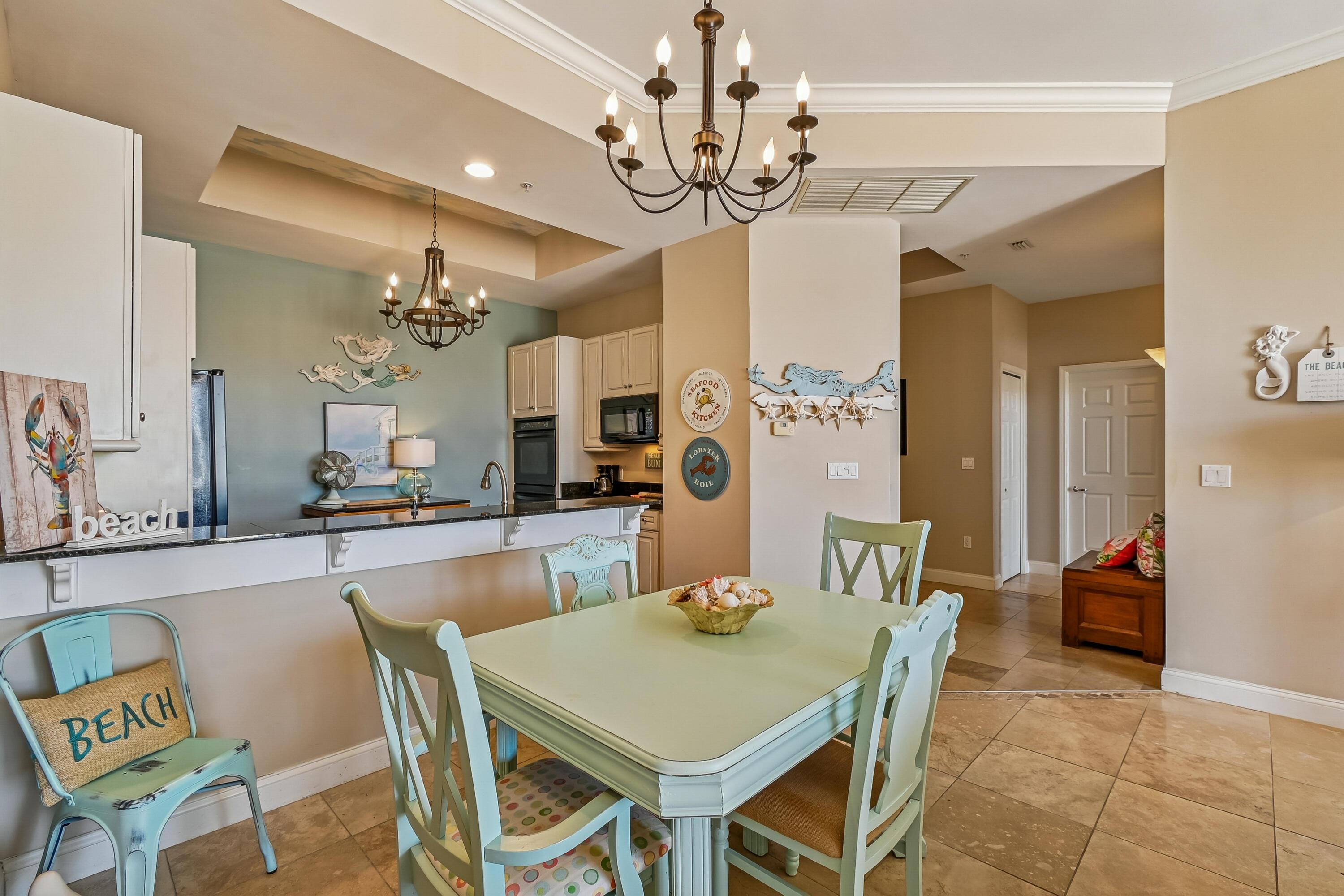 Image 4: Dining/Kitchen
