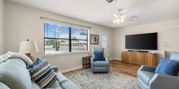 Image 4: 4-web-or-mls-PANHANDLE - 423 KELLY ST -