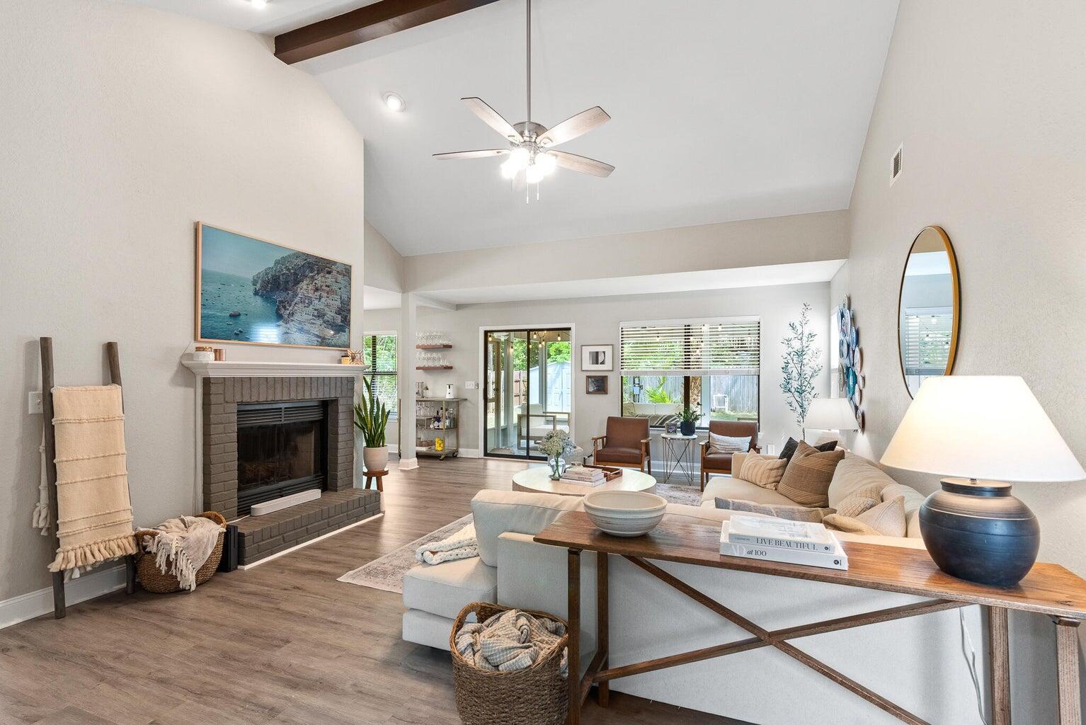 Image 4: Living room - Staged