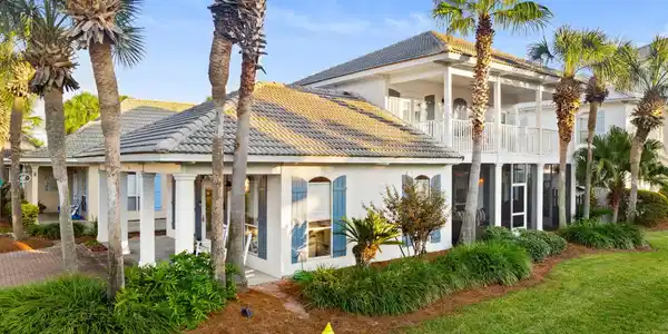 10 Pearl Cove