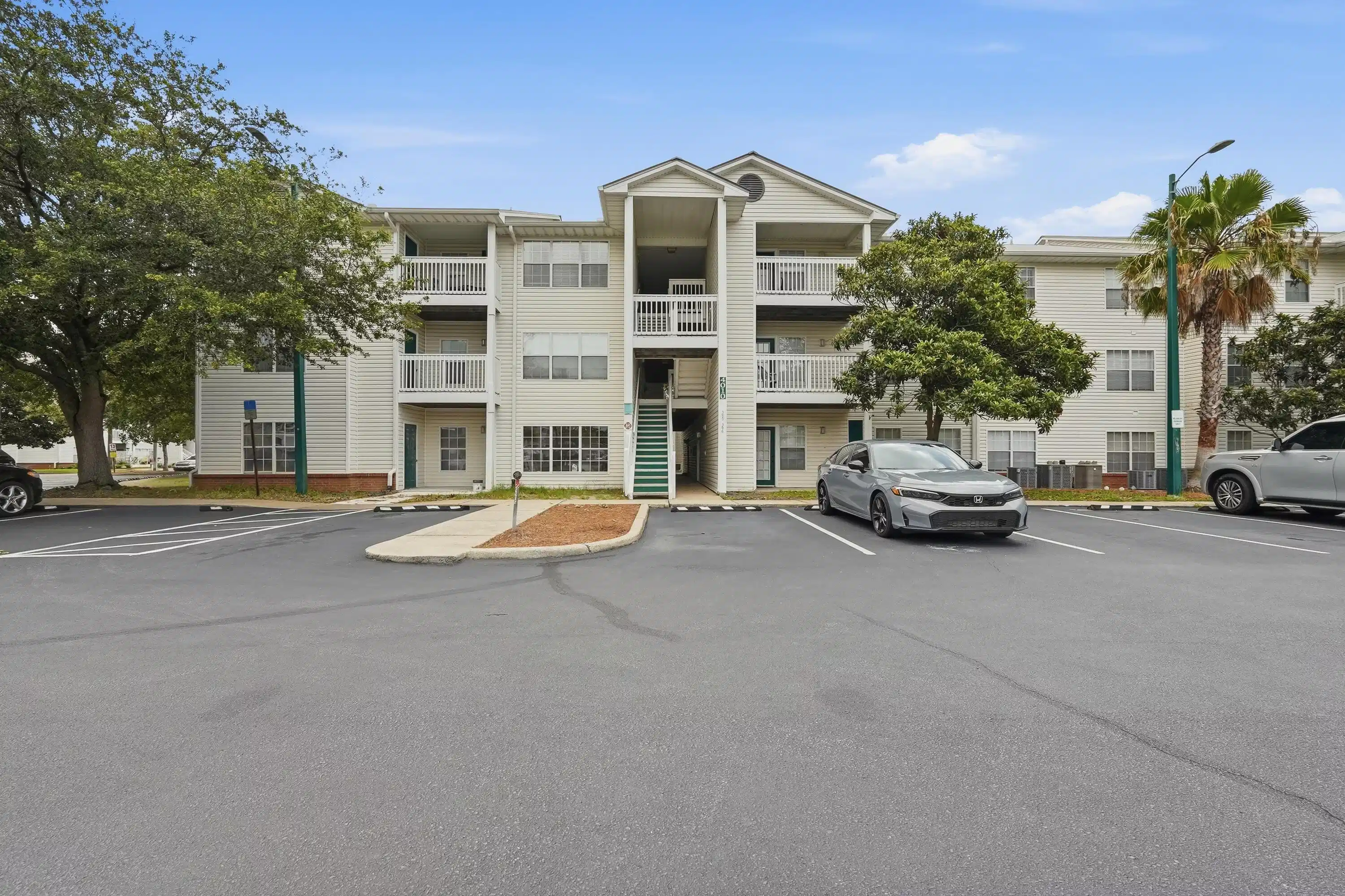 Image 1: 4010 destin unit 400-1