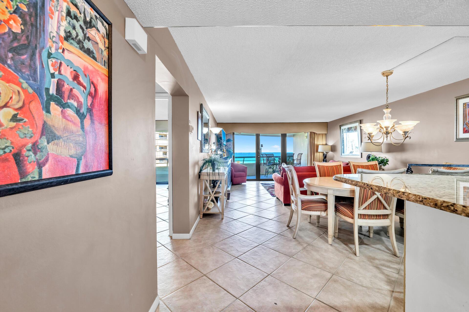 Image 3: Edgewater 708 (22)