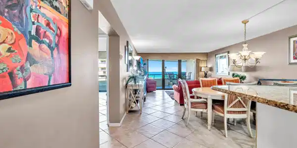 Image 3: Edgewater 708 (22)