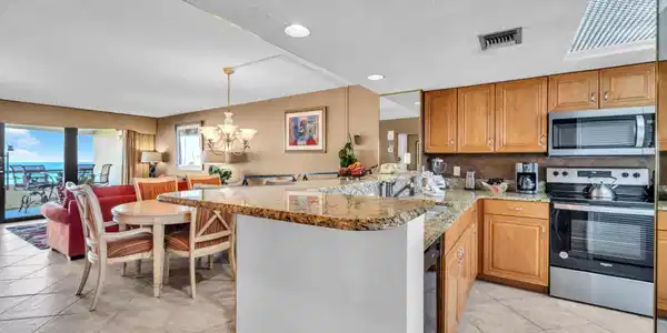 Image 4: Edgewater 708 (23)