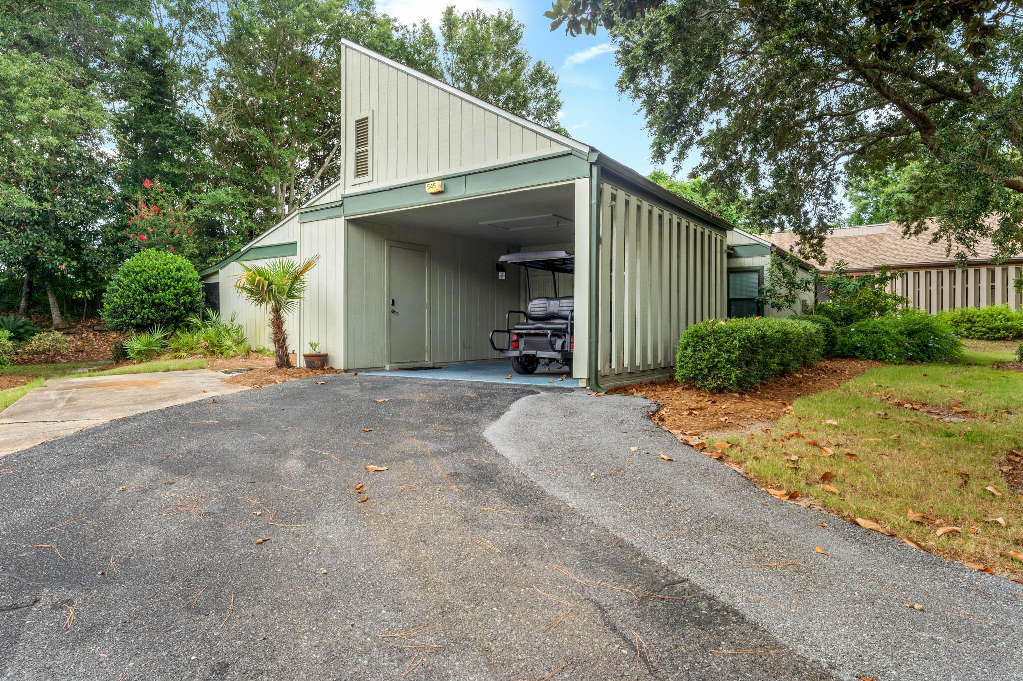 Image 3: 545 August with carport for 2 golf carts