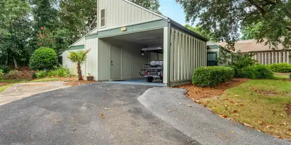 Image 3: 545 August with carport for 2 golf carts