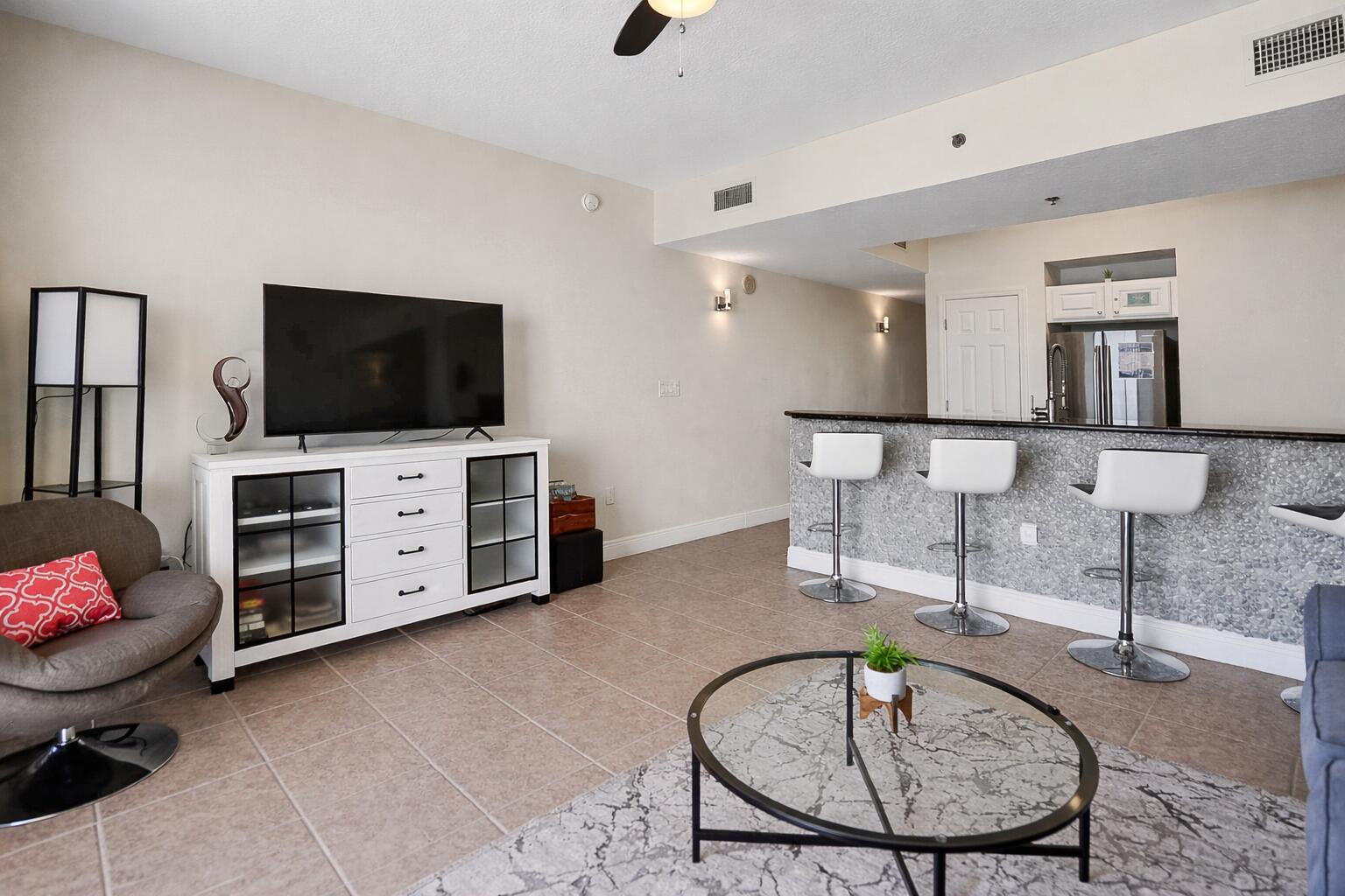 Image 4: ADI #1705_Livingroom