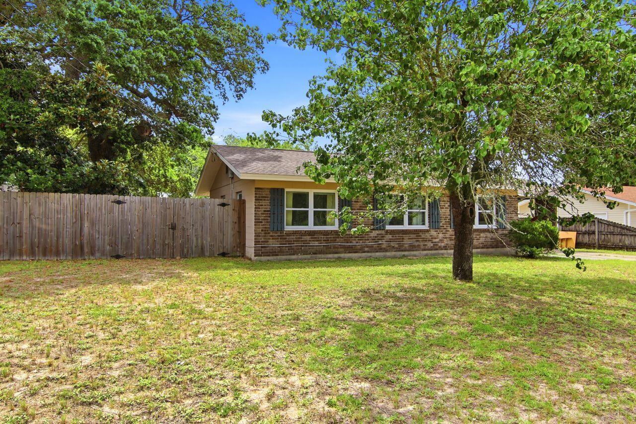 Image 3: 002_F8_60_Oak_Ln