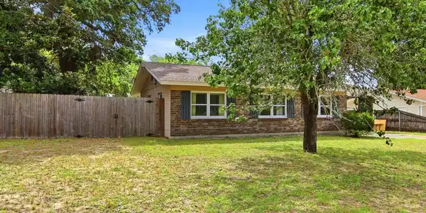 Image 3: 002_F8_60_Oak_Ln