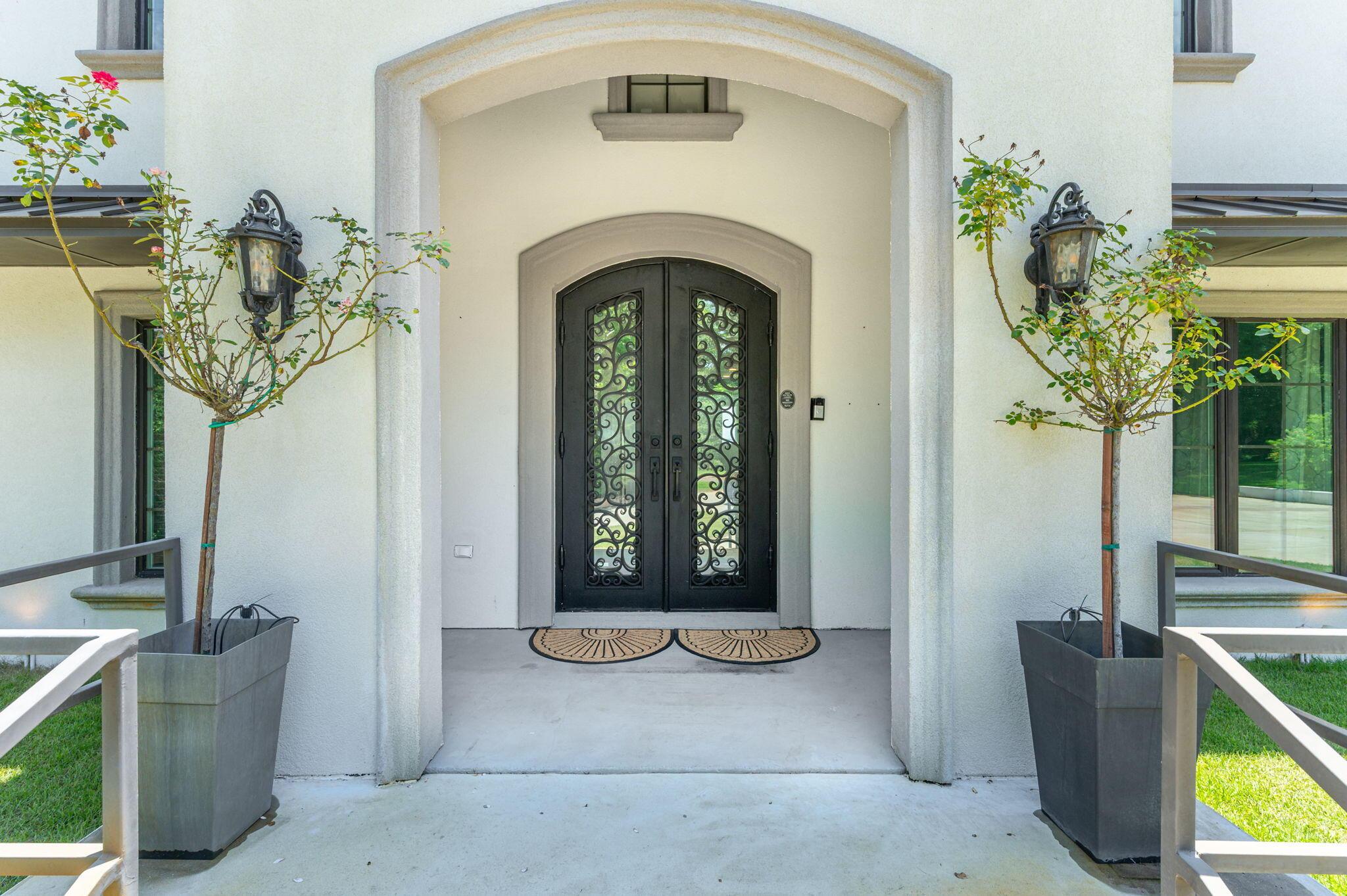 Image 4: Front door outside