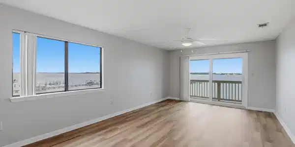 Image 3: Living Area