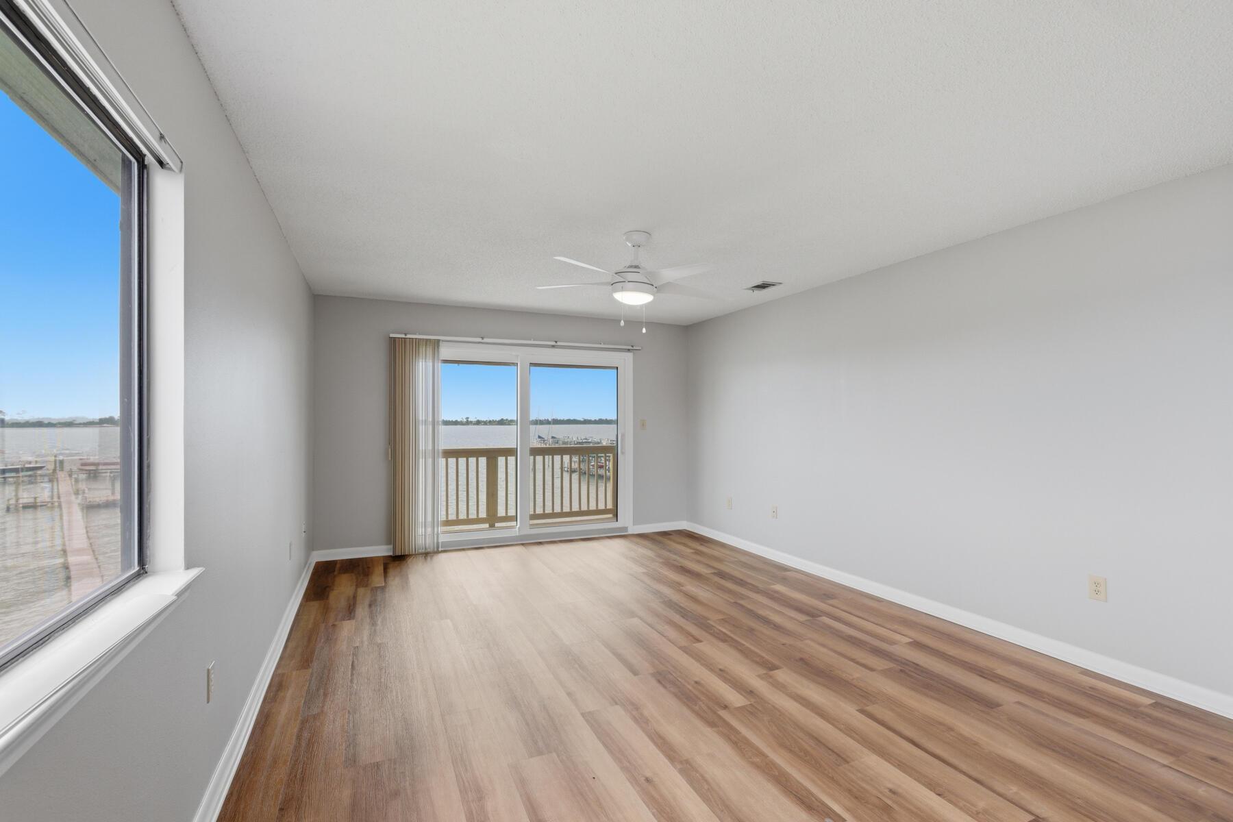 Image 4: Living Area