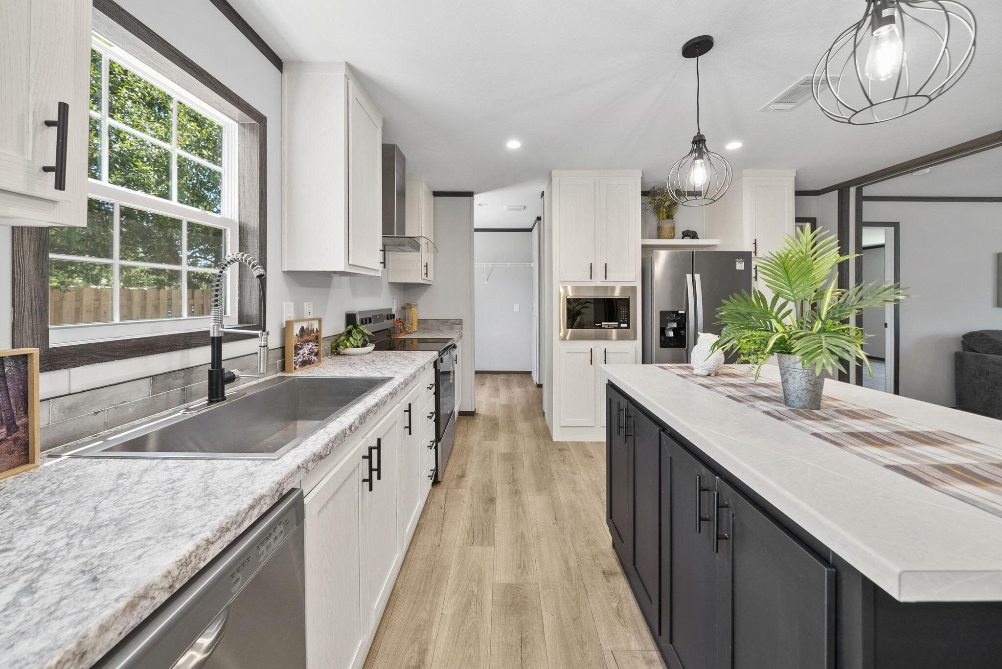 Image 2: Kitchen