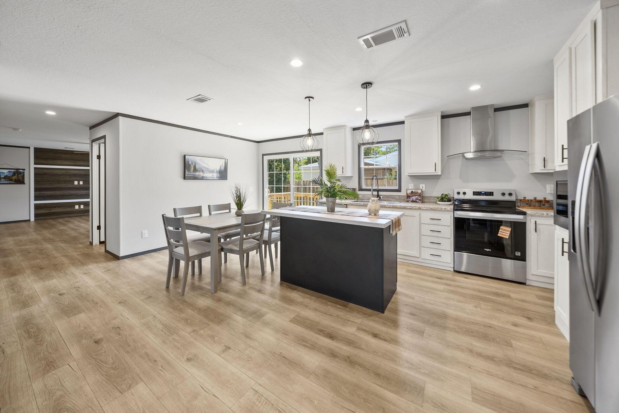 Image 4: Kitchen and Dining