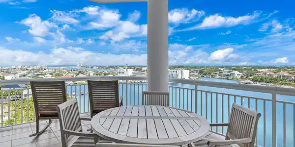 Image 4: 801a Harbor Landing_21_web