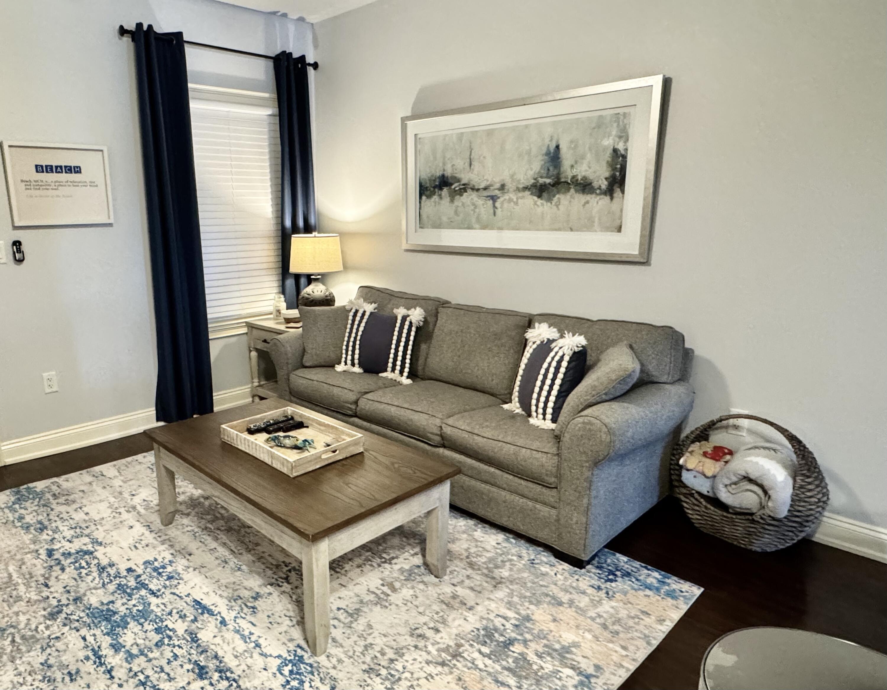 Image 2: Liv Room 3