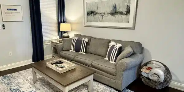 Image 2: Liv Room 3