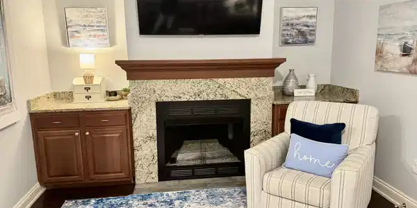 Image 3: Liv Room 6