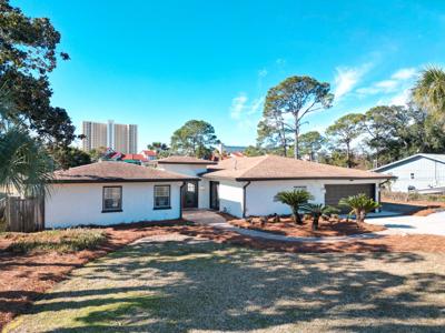 8817 N Lagoon Drive