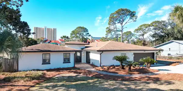 8817 N Lagoon Drive