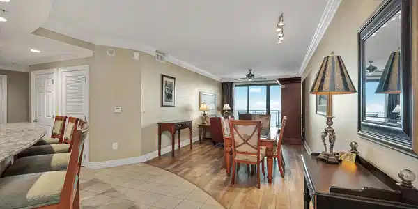 10 Harbor Boulevard