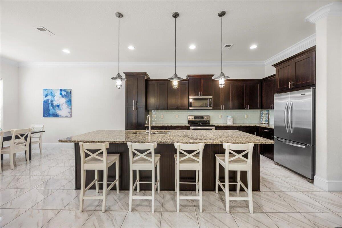 Image 4: KITCHEN 3 17-1V3A9731