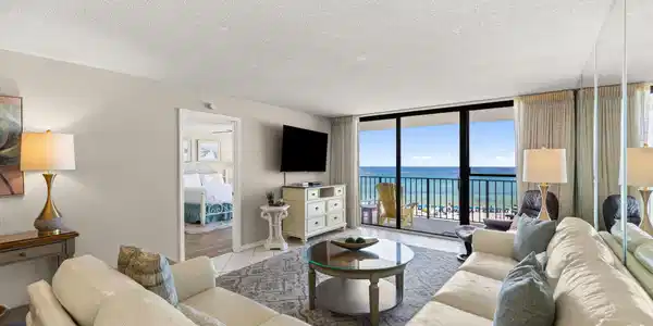 Image 4: Living Area